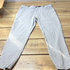 Men’s BYLT Basics Light Gray Ace Joggers Size 33